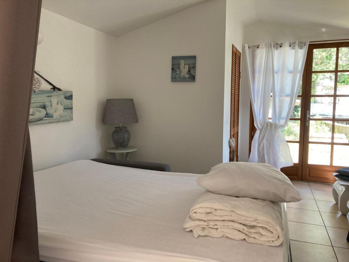Gite Encore Un Soir Hyeres Exterior photo