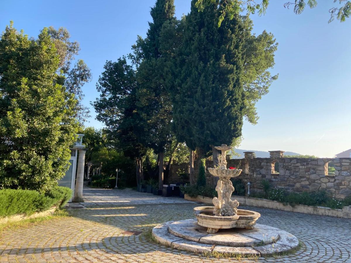 Gite Encore Un Soir Hyeres Exterior photo